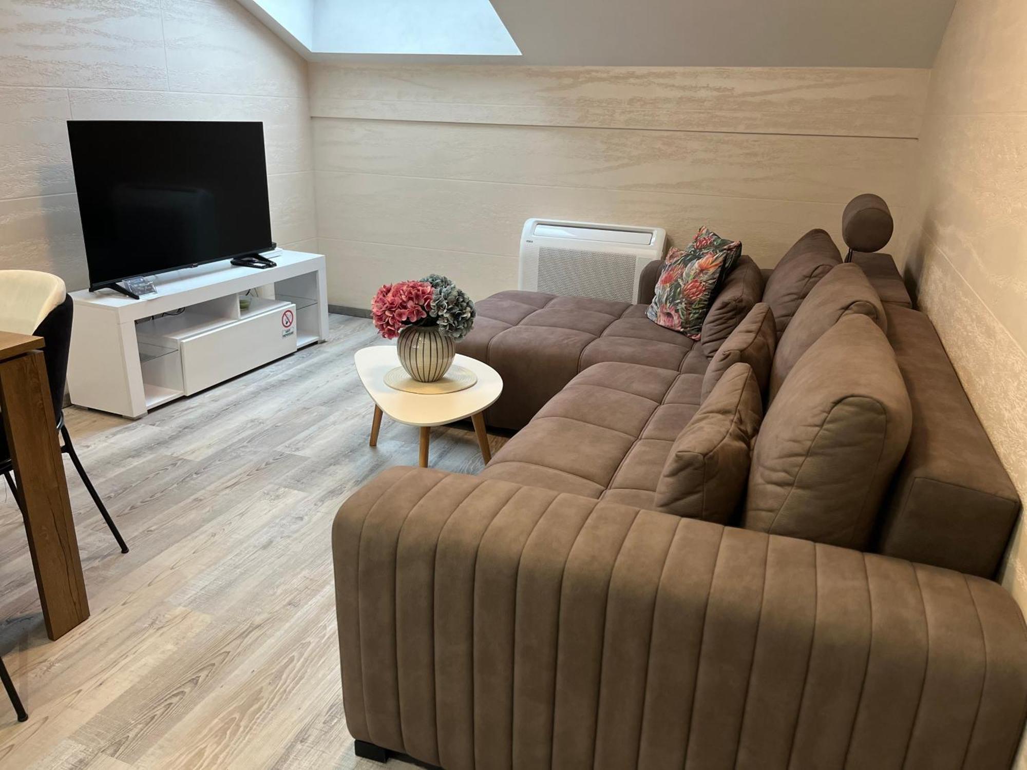 Moste With Pool & Ev Station Appartement *